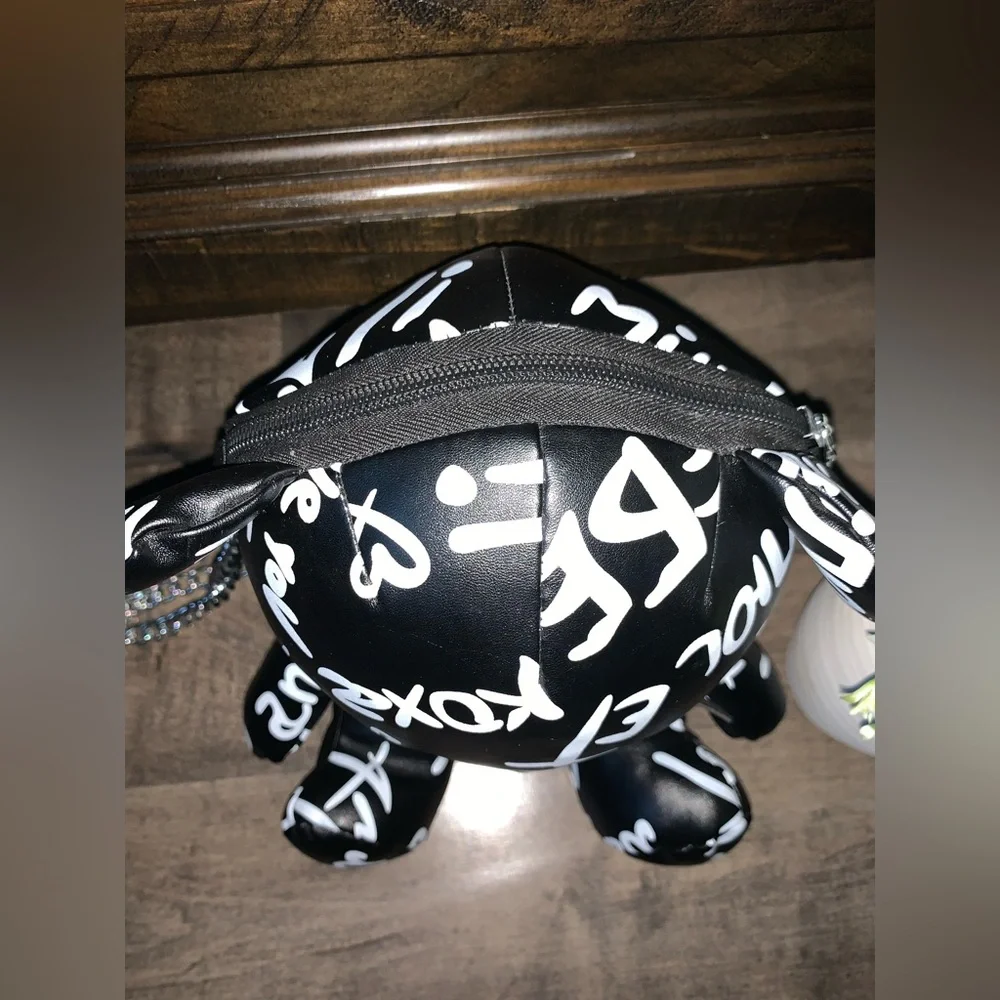 GRAFFITI TEDDY BEAR CROSSBODY - Picture 5 of 8